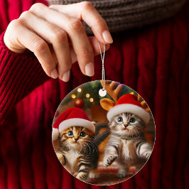 サンタクロースとトナカイの帽子をかぶったかわいい子猫 セラミックオーナメント
