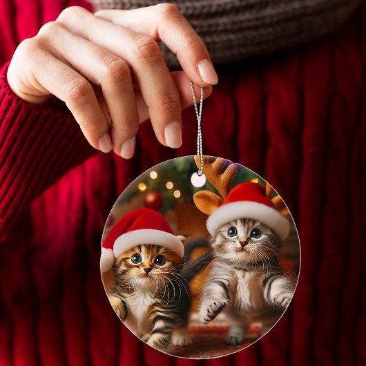 サンタクロースとトナカイの帽子をかぶったかわいい子猫 セラミックオーナメント
