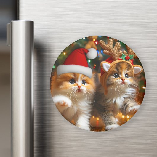 サンタクロースとトナカイ帽子の可愛い子猫1 マグネット