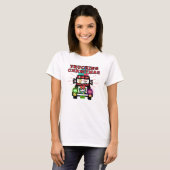 サンタクロースと一緒にクリスマスをトラックで運ぶ Tシャツ (正面フル)