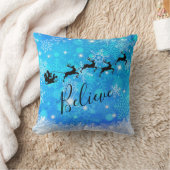 サンタクロースと彼飛んでいるのトナカイ信じ- クッション (ブランケット)