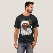 サンタクロースのウィンキングクリスマスパンアフリカ国旗の帽子 Tシャツ (正面フル)