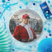 サンタクロースのトランプと赤いMAGA帽子 ペーパープレート (パーティー)