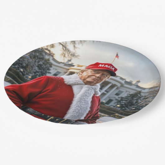 サンタクロースのトランプと赤いMAGA帽子 ペーパープレート (アングル)