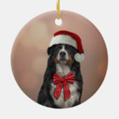 サンタクロースの赤い帽子にベルネーズマウンテンドッグ セラミックオーナメント (裏面)