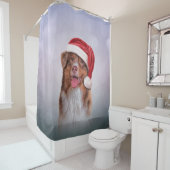 サンタクロースの赤い帽子をかぶったオーストラリアのシェパード3 シャワーカーテン (インサイチュ)
