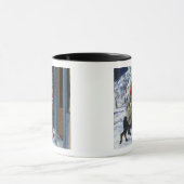 サンタクロースをからの救済しているカール <Carl's Christmas> b マグカップ (中央)