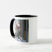 サンタクロースをからの救済しているカール <Carl's Christmas> b マグカップ (正面左)