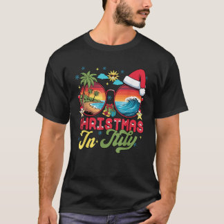 サンタクロースサングラスビーチクリスマスインセブンズメンズ Tシャツ