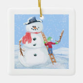 サンタクロースヘルパー建物A間抜け雪だるま セラミックオーナメント (正面)