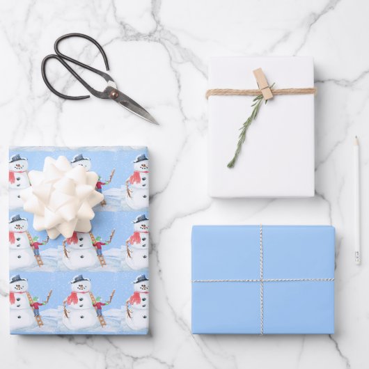 サンタクロースヘルパー建物A間抜け雪だるま ラッピングペーパーシート (正面)