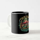 サンタクロースモンスタートラックボーイズクリスマスクリスマス ツートーンマグカップ (正面左)