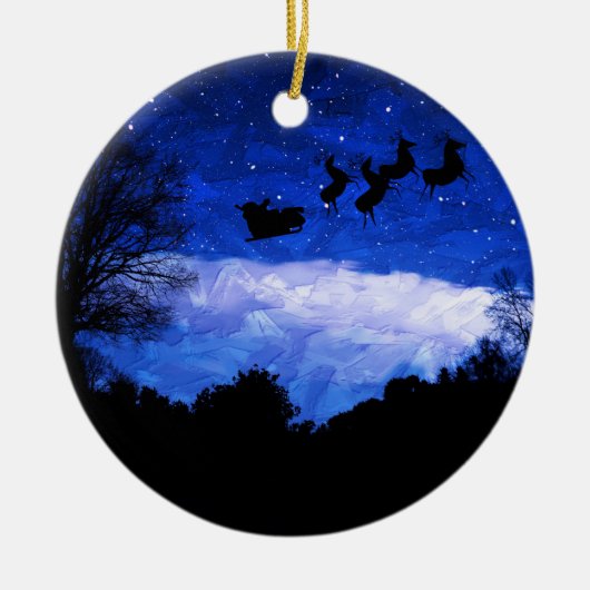 サンタクロース飛んでいるがクリスマスの夕暮れ中 セラミックオーナメント (正面)