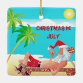 サンタクロース7月のクリスマス夏のビーチパーティー セラミックオーナメント (裏面)