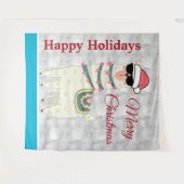 サンタクールハットとサングラスのクリスマスラマ タペストリー (正面(横))