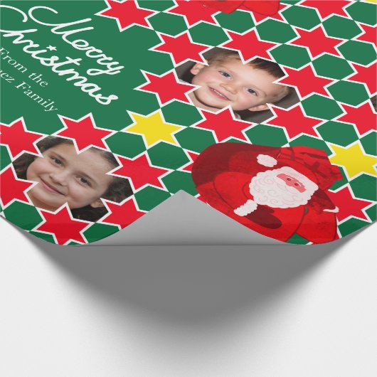 サンタスターパターン赤いグレーのクリスマスファミリーの写真 ラッピングペーパー (角)