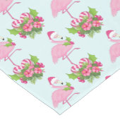 サンタスハットトロピカルクリスマスのピンクのフラミンゴ ショートテーブルランナー (コーナー)