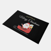 サンタスレイホリーベリーメリークリスマスレッドグリーン ドアマット (アングル)