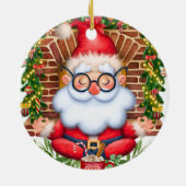 サンタナマステヨガポーズクリスマス セラミックオーナメント (裏面)