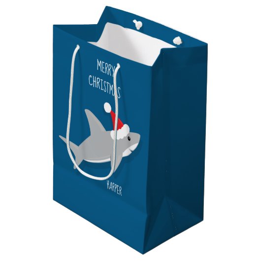 サンタハットで微笑む漫画のサメ抱き枕 ミディアムペーパーバッグ (正面アングル)