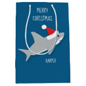 サンタハットで微笑む漫画のサメ抱き枕 ミディアムペーパーバッグ (正面)