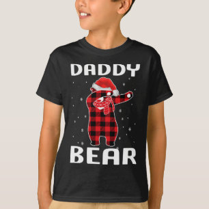 サンタハットとクリスマスパジャマをダブにクマ Tシャツ