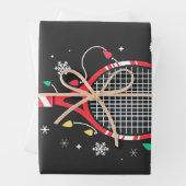 サンタハットとクリスマスライト付きテニスパドル ラッピングペーパーシート (インサイチュ)