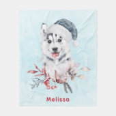 サンタハットに住むクリスマスハスキー犬 フリースブランケット (正面)