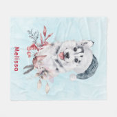 サンタハットに住むクリスマスハスキー犬 フリースブランケット (正面(横))