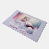 サンタハットに眠るクリスマスに休むかわいい子猫 ドアマット (アングル)