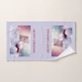 サンタハットに眠るクリスマスに休むかわいい子猫 バスタオルセット (ハンドタオル)