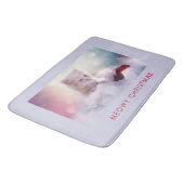 サンタハットに眠るクリスマスに休むかわいい子猫 バスマット (アングル)