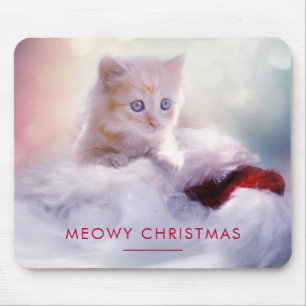 サンタハットに眠るクリスマスに休むかわいい子猫 マウスパッド