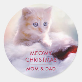 サンタハットに眠るクリスマスに休むかわいい子猫 ラウンドシール