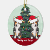 サンタハットのかわいいクリスマスに二色のコーギ セラミックオーナメント (左)
