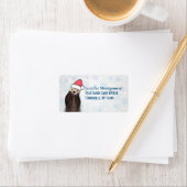 サンタハットのクリスマスを着たかわいいカワウソ ラベル (インサイチュ)