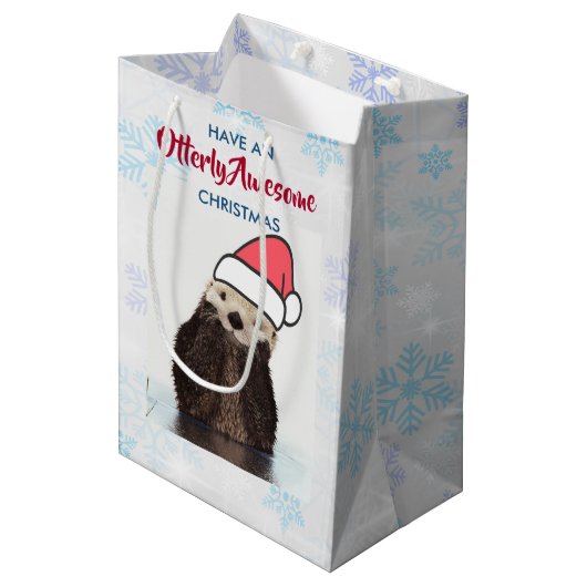サンタハットのクリスマスプーンを着たかわいいカワウソ ミディアムペーパーバッグ (正面アングル)