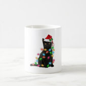 サンタハットのクリスマスライトを飾った黒猫 コーヒーマグカップ (中央)