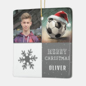 サンタハットのスノーフレーク写真とサッカーボール セラミックオーナメント (左)