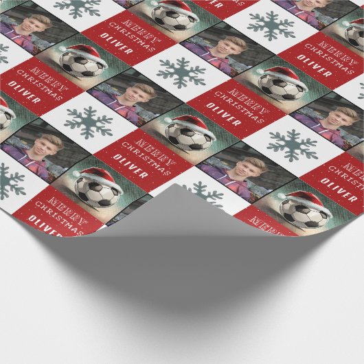 サンタハットのスノーフレーク写真とサッカーボール ラッピングペーパー (角)