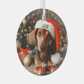 サンタハットを使ったかわいい赤いダックスシャントの子犬 ガラスオーナメント (正面右)