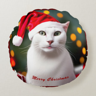 サンタハットを着たかわいいクリスマスプレゼント白猫 ラウンドクッション