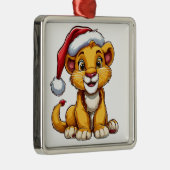 サンタハットを着たかわいいマンガのライオンの仔 メタルオーナメント (右)