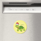 サンタハットを着たかわいい幸せ亀 マグネット (インサイチュ (食洗機))