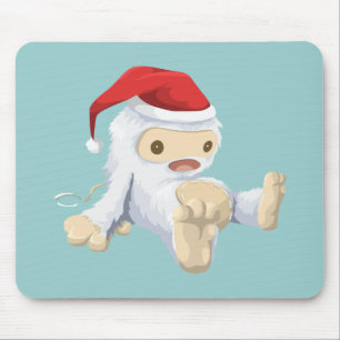 サンタハットを着たクリスマスイェティ人形 マウスパッド