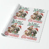 サンタハットを被って愉快なクリスマス犬を迎え上げる ラッピングペーパー (アンロールド)