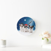 サンタハットクリスマスと可愛いチワホアパピス ラウンド壁時計 (ホーム)