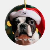 サンタハットクリスマスと可愛いボストンテリア セラミックオーナメント (正面)