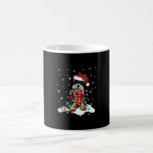 サンタハット付きのかわいいシュナウザーのクリスマスライト コーヒーマグカップ