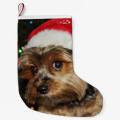 サンタハット付きの可愛いヨークシャーテリア スモールクリスマスストッキング (正面)